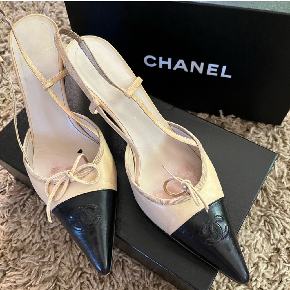 CHANEL leather slingback shoes